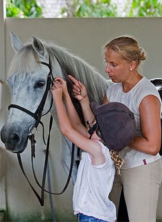 Jutta coaches children